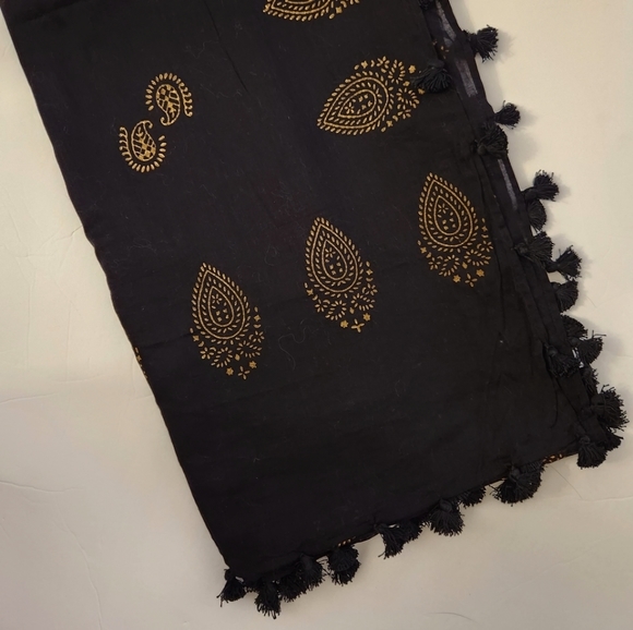 Sarong - Picture 2 of 5